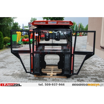Kabina C-330 NAGLAK  >>TUR<<  metalowe błotniki kanciaste